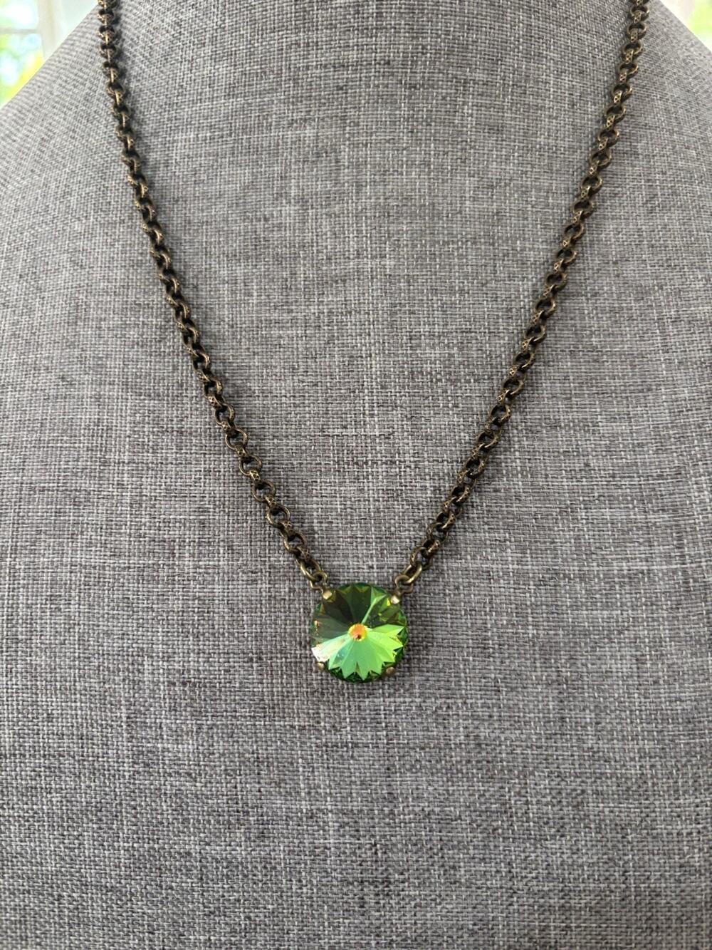 Green Iridescent Crystal Round Pendant Necklace Lobster Closure Fashion Chain